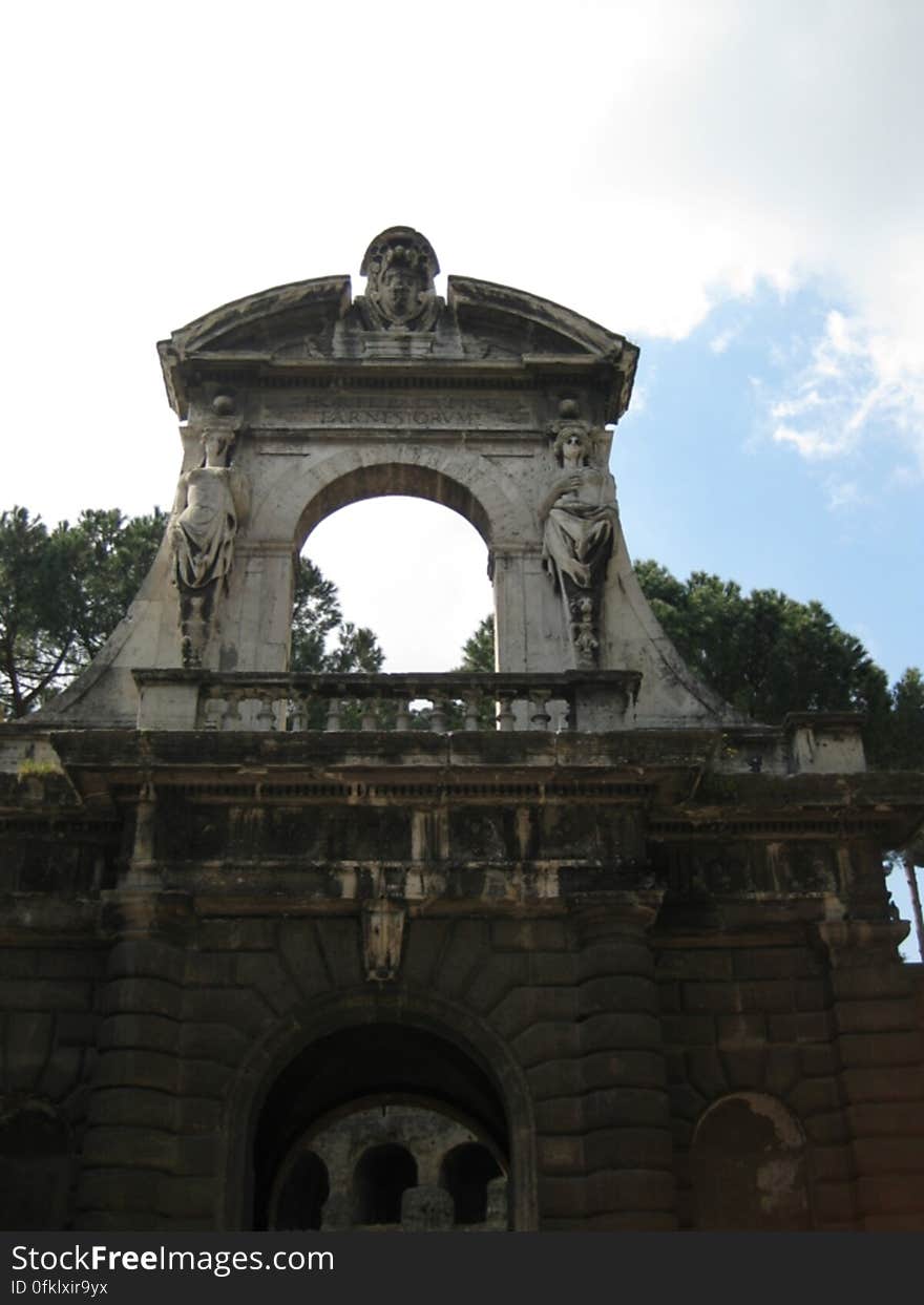 entry-portico-to-farnese-gardens