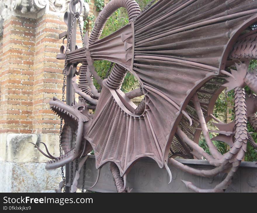 el-drac-de-gaudi-at-pavellons-guell-iron-dragon-gate