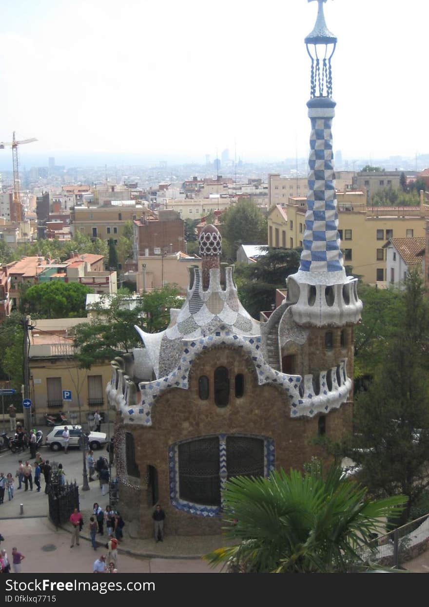 entrance-house-in-guell-park