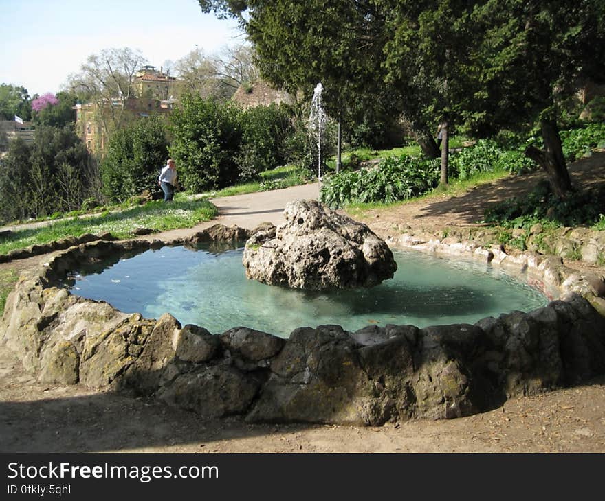 fountain-in-villa-borghese