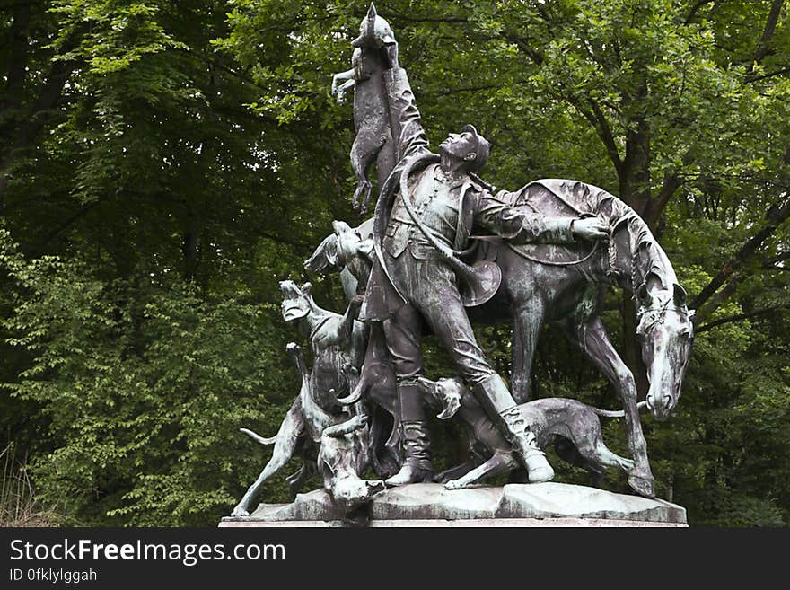 A tableau depicting the scene of a fox hunt, with the succesful hunter holding the prey out of the reach of the excited hounds. A tableau depicting the scene of a fox hunt, with the succesful hunter holding the prey out of the reach of the excited hounds.