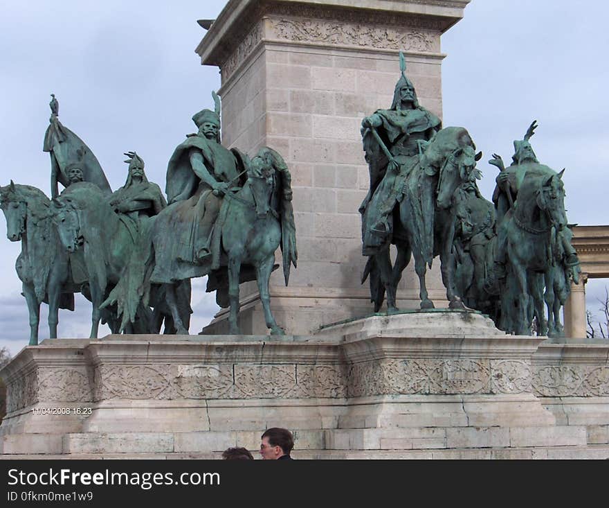 hungarian-statesman-monument