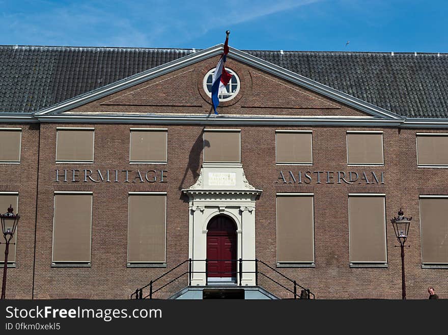 Hermitage Amsterdam is a branch of the famous St Petersburg museum, facing river Amstel. It was originally meant as a retirement home but in 2009 it was opened