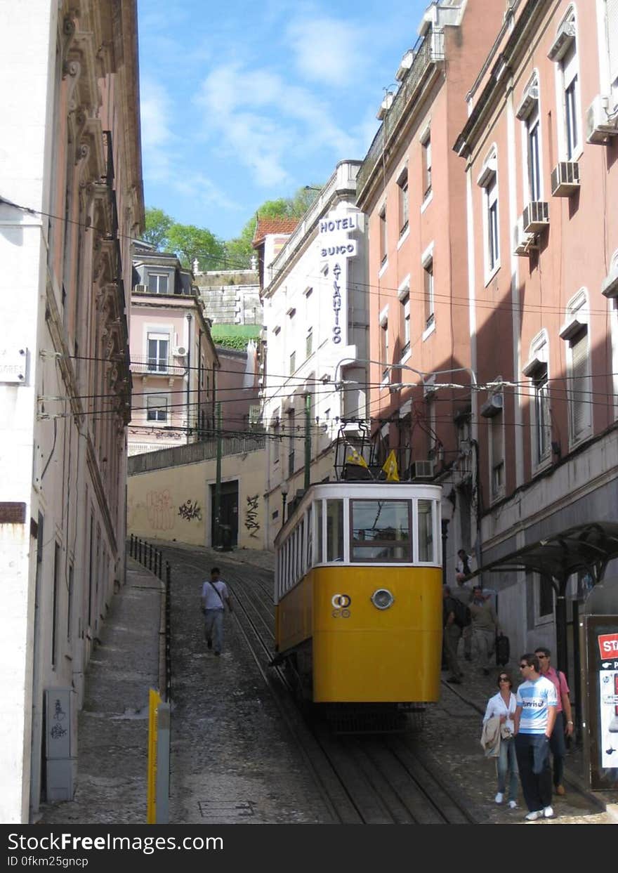 lisbon-funicular-tramway