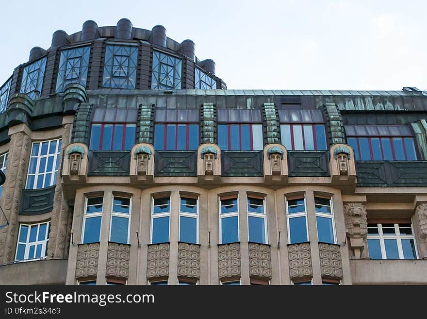 A beggining of the 20th century Art Nouveau multi-purpose building. It hosts a concert hall, a cinema, restaurants and shops in a number of passages. A beggining of the 20th century Art Nouveau multi-purpose building. It hosts a concert hall, a cinema, restaurants and shops in a number of passages.