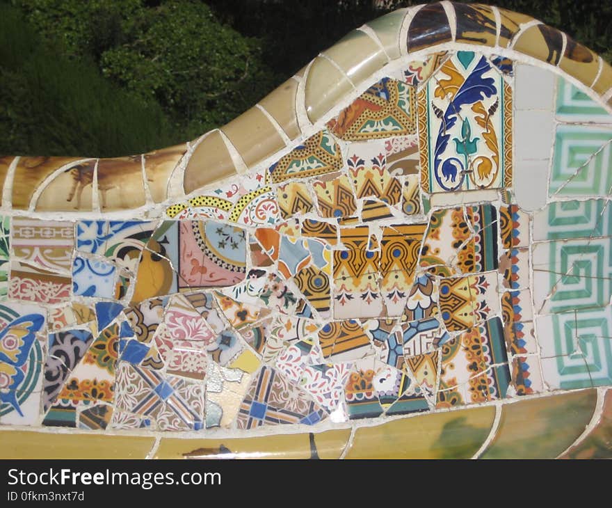 mosaic-tiles-in-park-guell