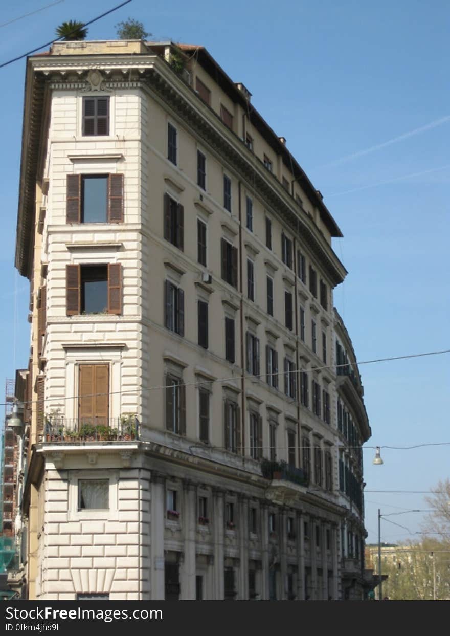 narrow-building
