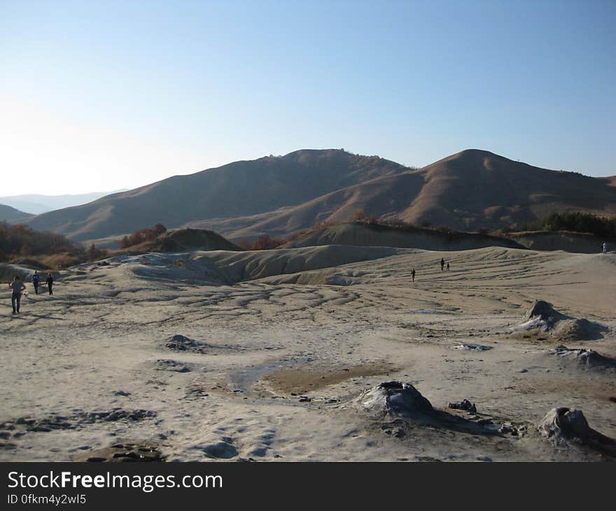 mud-volcanoes-chimneys