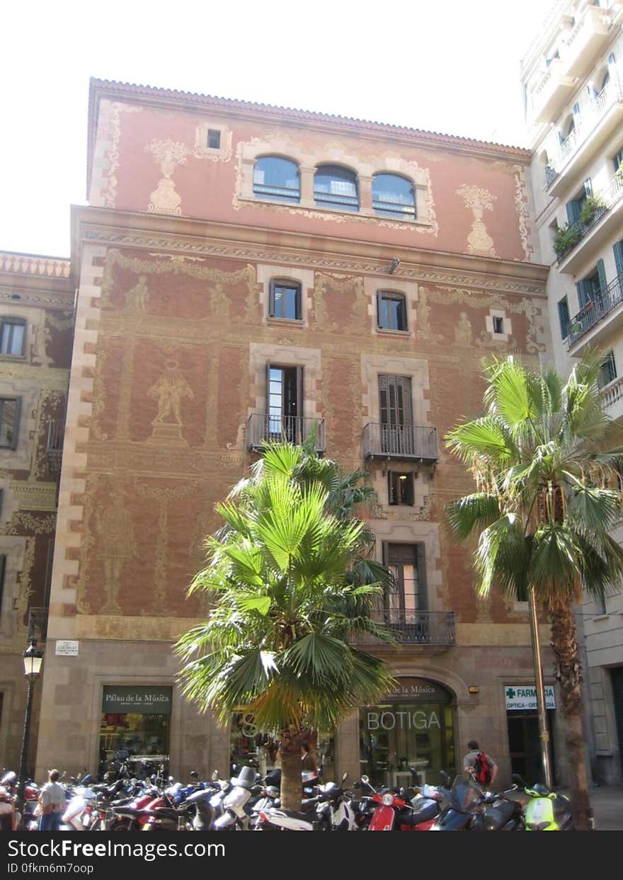 palau-de-la-musica-catalana-facade