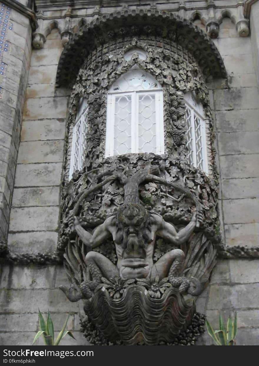 palacio-da-pena-stone-carving-of-a-newt