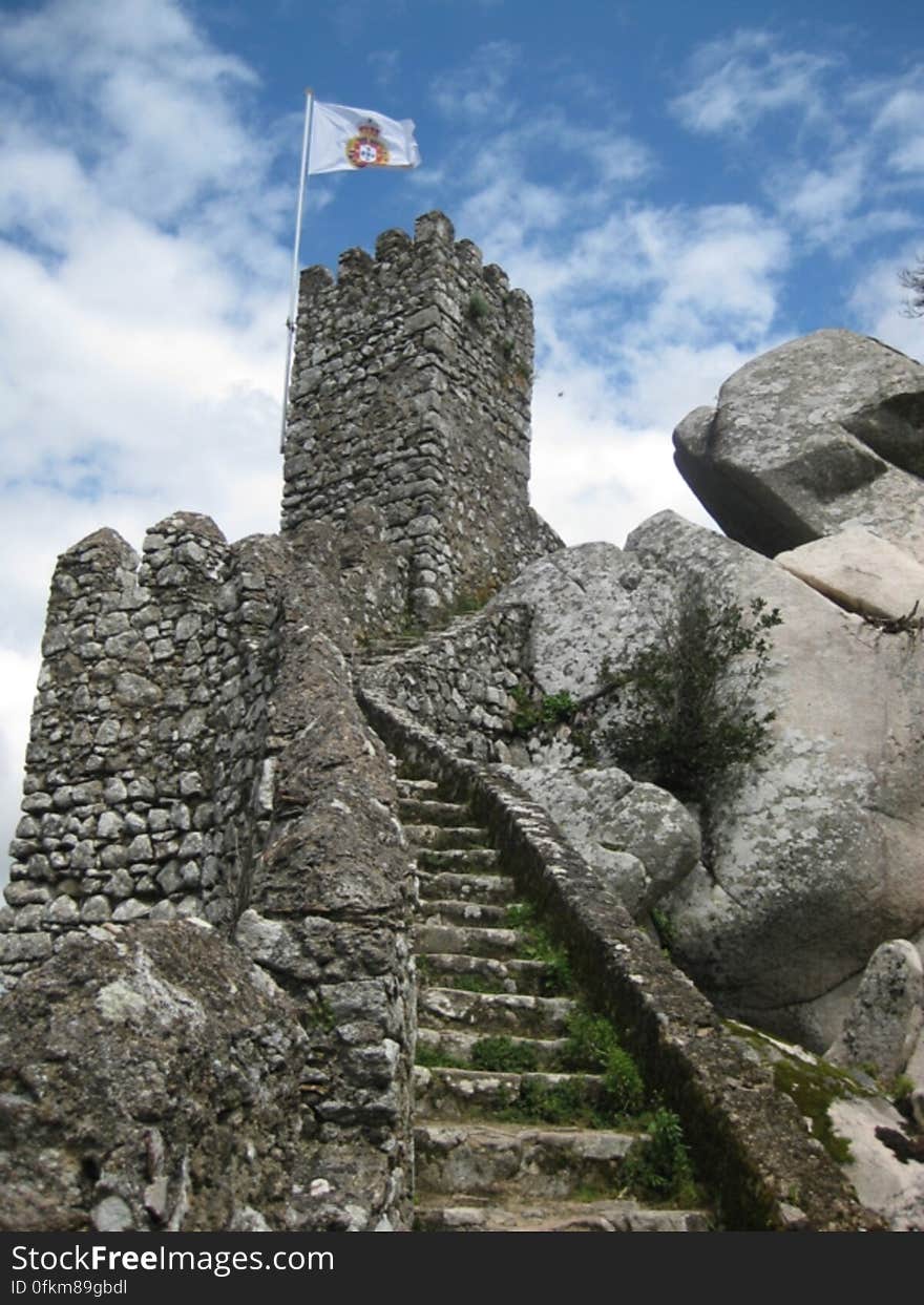 portugal-royal-flag-on-watchtower