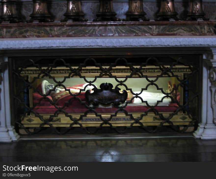 pope-innocent-xi-tomb