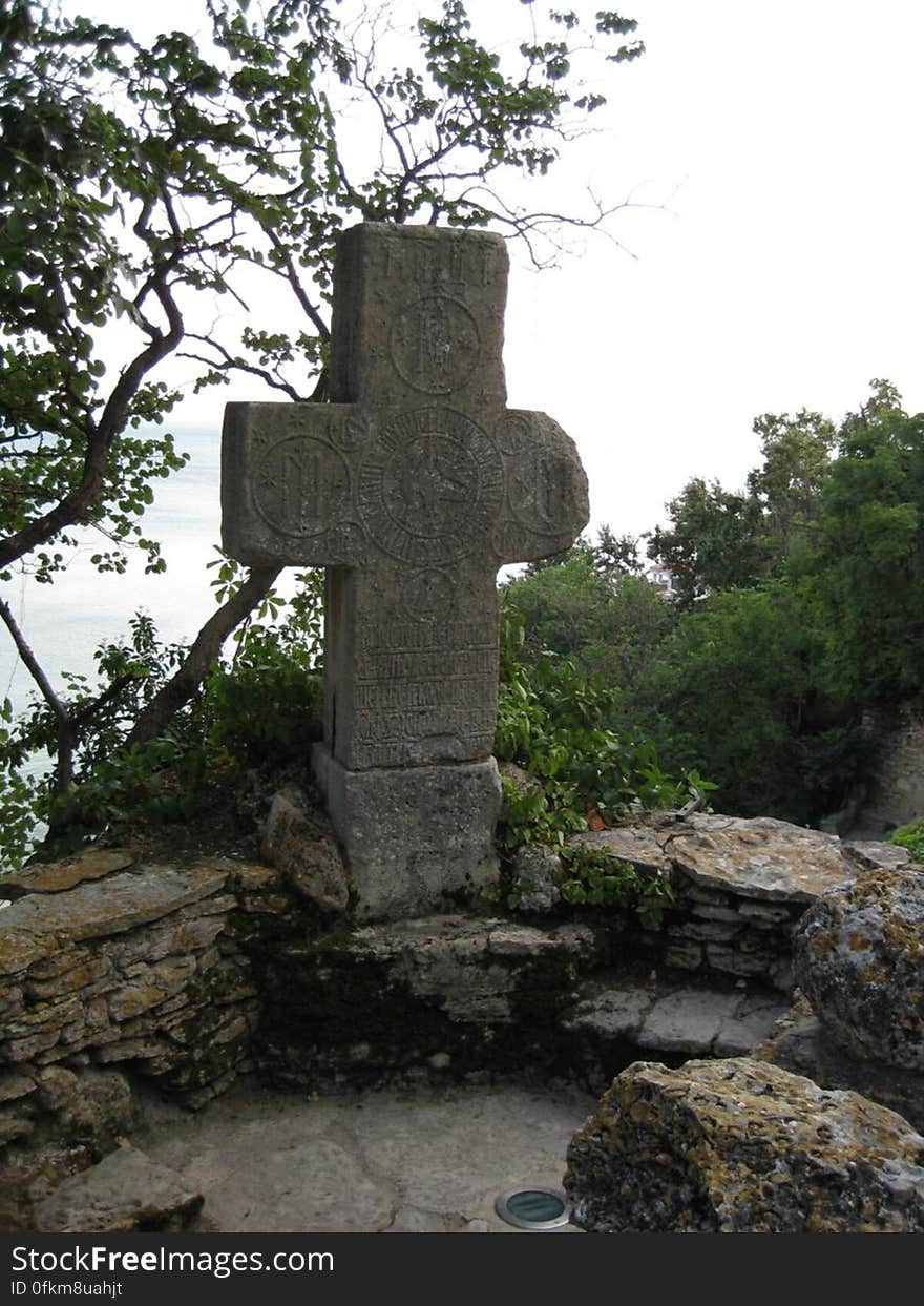 queen-mary-stone-cross