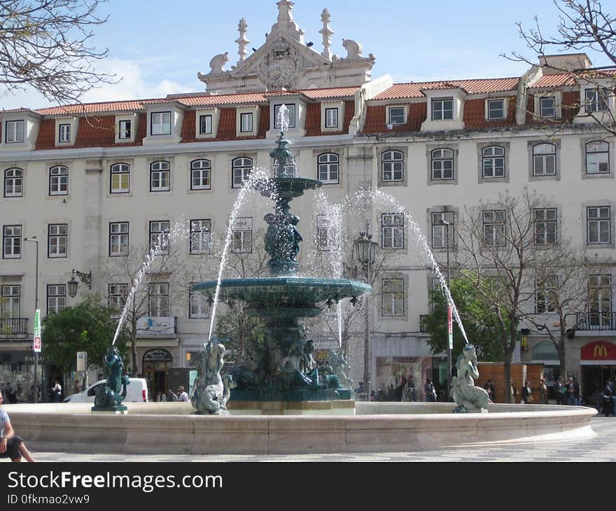 rossio-square-fountain