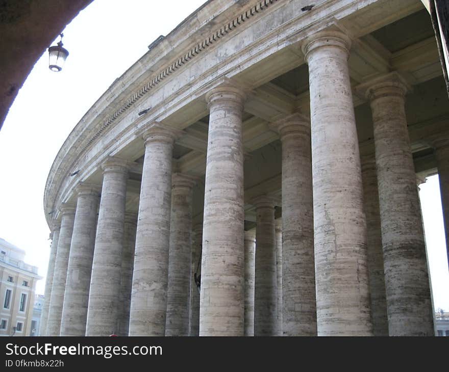 san-pietro-square-tuscan-collonades