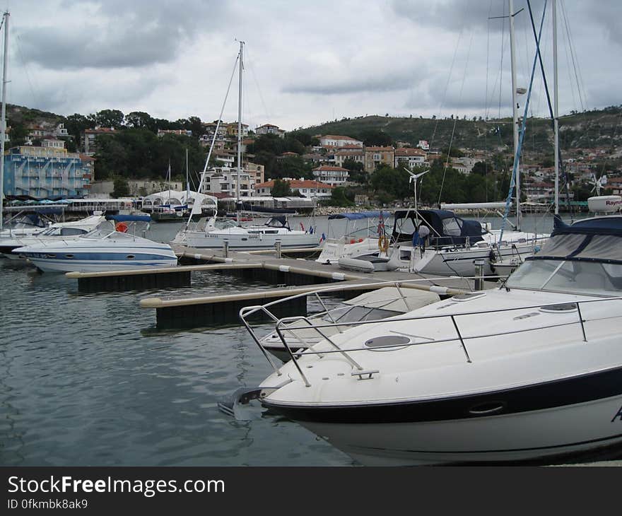 sailboats-in-the-harbour