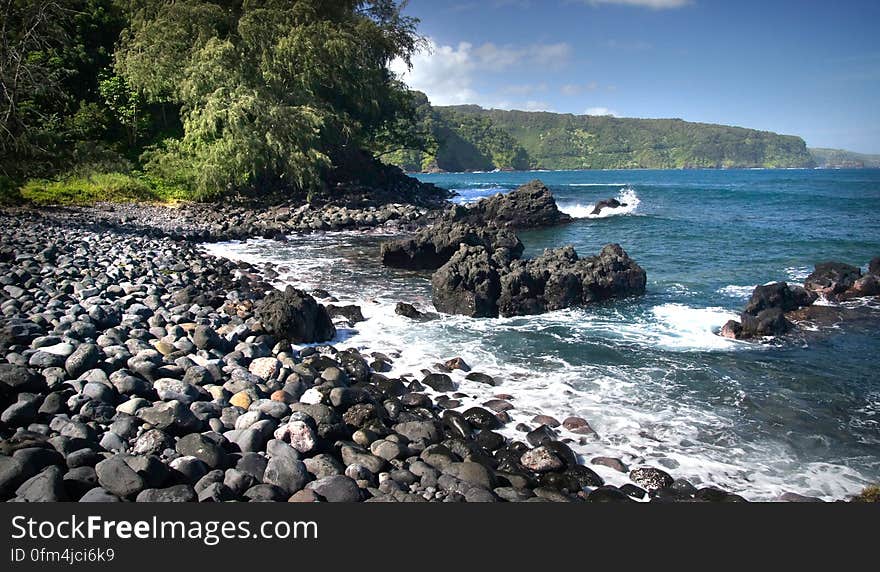 Keanae is an unincorporated town in Maui County on the island of Maui in the U.S. state of Hawaii. Keâ€˜anae is a peninsula known best for being one of Hawaiiâ€˜s major taro farm growing regions.One of the many scenes on the &#x22;Road to Hana&#x22;. Keanae is an unincorporated town in Maui County on the island of Maui in the U.S. state of Hawaii. Keâ€˜anae is a peninsula known best for being one of Hawaiiâ€˜s major taro farm growing regions.One of the many scenes on the &#x22;Road to Hana&#x22;