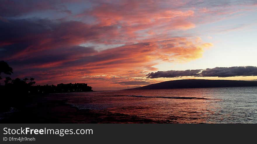 Native Hawaiian tradition gives the origin of the island&#x27;s name in the legend of HawaiÊ»iloa, the Polynesian navigator credited with discovery of the Hawaiian Islands. Native Hawaiian tradition gives the origin of the island&#x27;s name in the legend of HawaiÊ»iloa, the Polynesian navigator credited with discovery of the Hawaiian Islands.