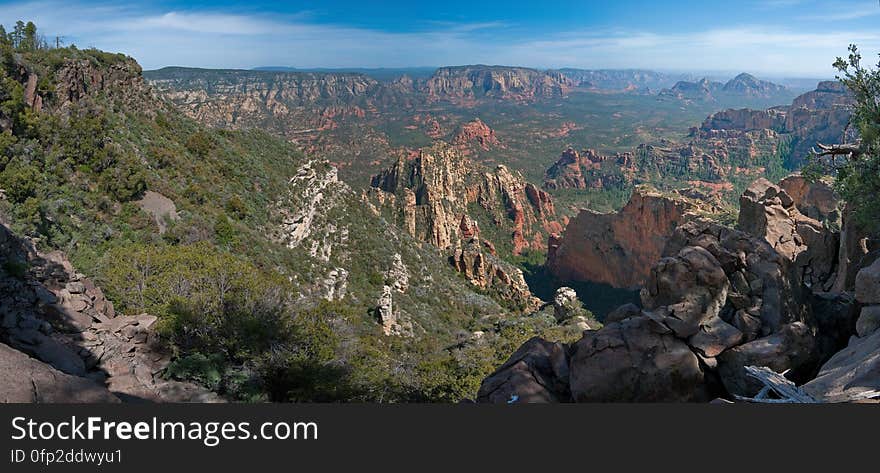 Little Round Mountain &#x28;panorama&#x29;. We headed out of Flagstaff down Woody Mountain Road for a week of camping and day hiking around the Rattlesnake Mesa area. The area is north of Sedona&#x27;s Secret Canyon, on top of the Mogollon Rim. There are several trails, mostly unmaintained, heading along or off the edge of the Rim. For the first day&#x27;s hike, we headed for FS Trail #9, which heads across Little Round Mountain and along the Rim around South Pocket... Read the blog entry for this hike