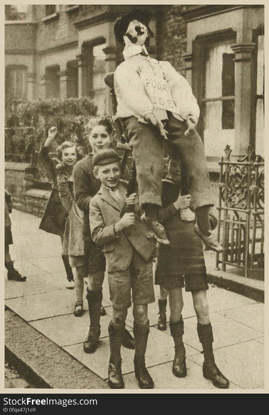 London children with a guy Photogravure by Donald Macleish from Wonderful London by St John Adcock, 1927. Guys in undiminished number are still seen on the much-remembered Fifth of November, but the exuberance of inventive genius is gone and the motive is importunately mercenary. More at www.wonderfullondon.tumblr.com/