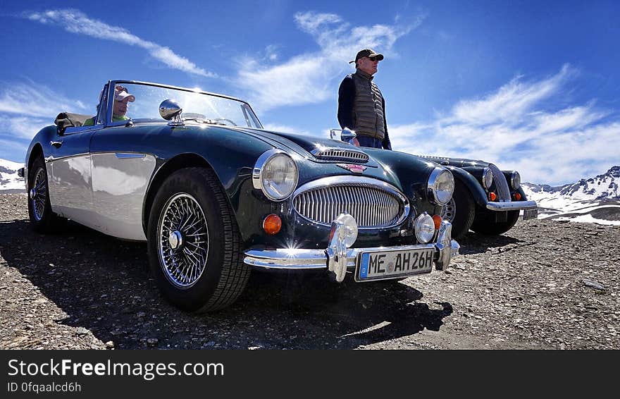 The Healey Hundred was a sensation at the 1952 Earlâ€™s Court Motor Show. Austinâ€™s Leonard Lord had already contracted to supply the engines, but when he noticed the sports carâ€™s impact, he decided he wanted to build it too â€” it was transformed overnight into the Austin-Healey 100. Donald Healey had spotted a gap in the American sports car market between the Jaguar XK120 &#x28;seepages 298â€”301&#x29; and the cheap and cheerful MG T series &#x28;seepages 380â€”83&#x29;. His hunch was right, for about 80 per cent of all production went Stateside. Over the years this rugged bruiser became increasingly civilized. In 1956, it received a six-cylinder engine in place of the four, but in 1959 the 3000 was born. It became increasingly refined, with front disc brakes, then wind-up windows, and ever faster. Our featured car is the last of the line, a 3000 Mk3. Although perhaps verging on grand-tourer territory, it is also the fastest of all Big Healeys and still a true sports car. &#x28;Source: thewheelsofsteel&#x29;. The Healey Hundred was a sensation at the 1952 Earlâ€™s Court Motor Show. Austinâ€™s Leonard Lord had already contracted to supply the engines, but when he noticed the sports carâ€™s impact, he decided he wanted to build it too â€” it was transformed overnight into the Austin-Healey 100. Donald Healey had spotted a gap in the American sports car market between the Jaguar XK120 &#x28;seepages 298â€”301&#x29; and the cheap and cheerful MG T series &#x28;seepages 380â€”83&#x29;. His hunch was right, for about 80 per cent of all production went Stateside. Over the years this rugged bruiser became increasingly civilized. In 1956, it received a six-cylinder engine in place of the four, but in 1959 the 3000 was born. It became increasingly refined, with front disc brakes, then wind-up windows, and ever faster. Our featured car is the last of the line, a 3000 Mk3. Although perhaps verging on grand-tourer territory, it is also the fastest of all Big Healeys and still a true sports car. &#x28;Source: thewheelsofsteel&#x29;