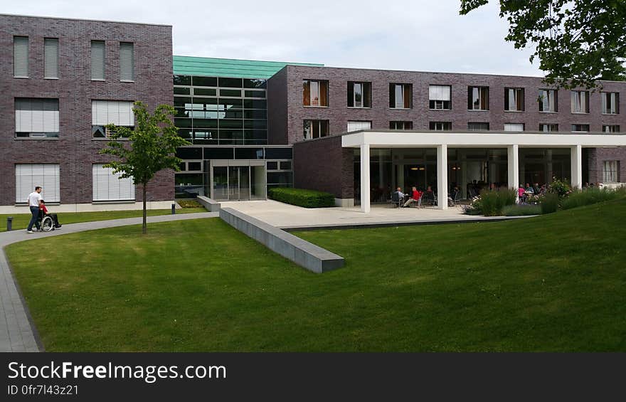 A modern hospital building with a lawn.