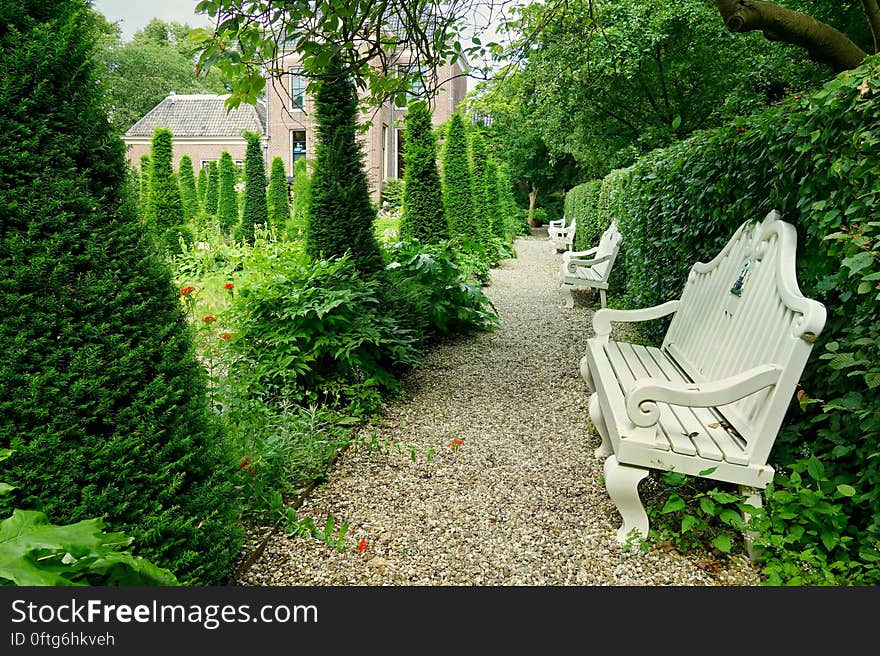 PUBLIC DOMAIN DEDICATION - Pixabay - digionbew 11. 04-07-16 Garden with benches Frankendael LOW RES DSC04315