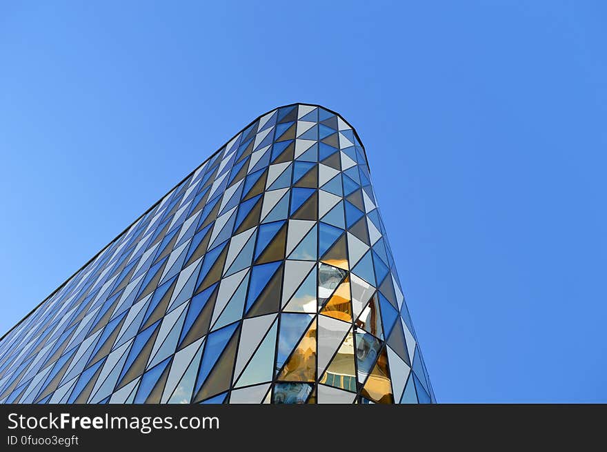 A modern skyscraper with curved facade.