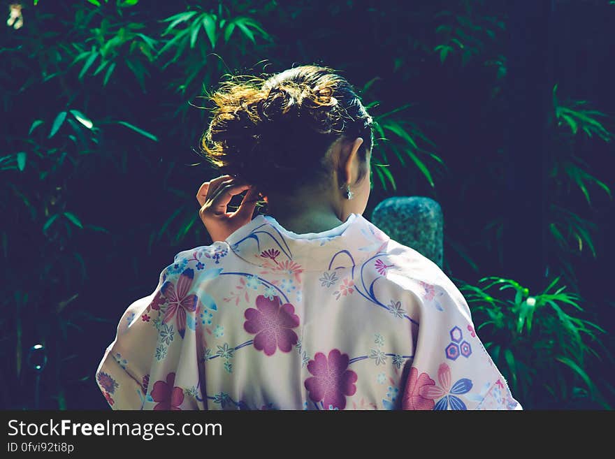 A back portrait of a young woman in traditional Japanese dress.