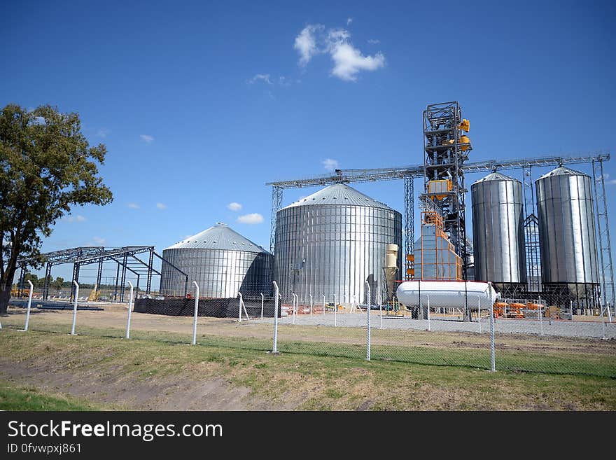 El martes 17 de marzo de 2015 el Encargado de Negocios de Estados Unidos en Uruguay, Bradley Freden visitÃ³ la empresa Schreiber Foods Uruguay, ubicada en el kilÃ³metro 92 de la Ruta 1, en el Departamento de San JosÃ© y participÃ³ luego del triple festejo que organizÃ³ la empresa Cargill en la localidad de Florencio SÃ¡nchez, en el Departamento de Colonia. [U.S. Embassy Photo: Pablo Castro / Copyright info]. El martes 17 de marzo de 2015 el Encargado de Negocios de Estados Unidos en Uruguay, Bradley Freden visitÃ³ la empresa Schreiber Foods Uruguay, ubicada en el kilÃ³metro 92 de la Ruta 1, en el Departamento de San JosÃ© y participÃ³ luego del triple festejo que organizÃ³ la empresa Cargill en la localidad de Florencio SÃ¡nchez, en el Departamento de Colonia. [U.S. Embassy Photo: Pablo Castro / Copyright info]