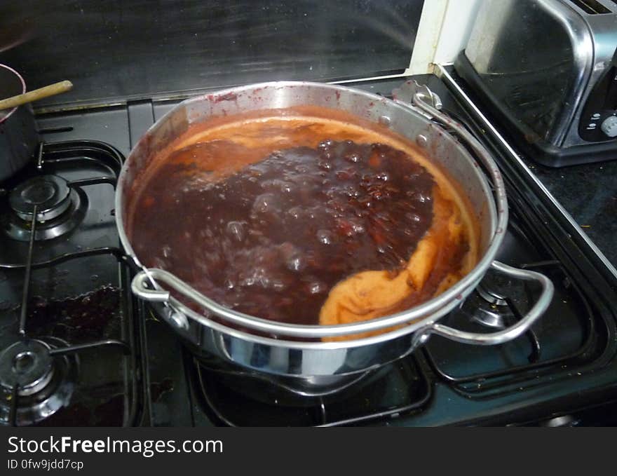 Damsons bubbling away nicely. Amersham Road Community berry picking and bake off event at the Amersham Road Community Centre, Caversham held on Sunday 7th September 2014.