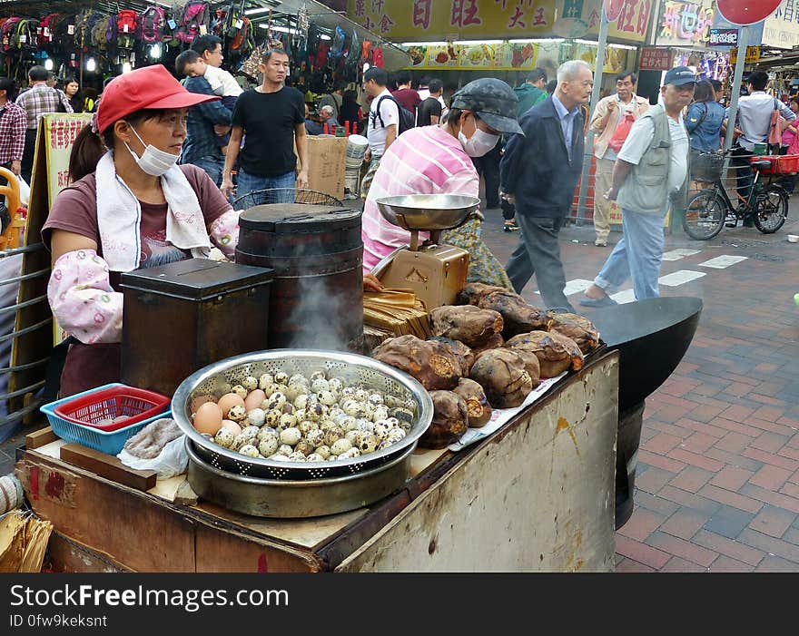 EATING FOOD IN MONGKOK Hong Kong people love their food and there are a massive range of choices of dining and snacking available in Mongkok. As one of the main shopping destinations in Hong Kong it is where people go to spend an afternoon or evening shopping and window shopping, and all that makes you hungry so restaurants, bars, street food and all are everywhere. From the worlds cheapest Michelin starred restaurant, through big name brands, small quirky eateries and lots of lots of street food choices Mongkok has something to satisfy every taste and all budgets, as it is all very reasonably priced, particularly when compared with other parts of Hong Kong. EATING FOOD IN MONGKOK Hong Kong people love their food and there are a massive range of choices of dining and snacking available in Mongkok. As one of the main shopping destinations in Hong Kong it is where people go to spend an afternoon or evening shopping and window shopping, and all that makes you hungry so restaurants, bars, street food and all are everywhere. From the worlds cheapest Michelin starred restaurant, through big name brands, small quirky eateries and lots of lots of street food choices Mongkok has something to satisfy every taste and all budgets, as it is all very reasonably priced, particularly when compared with other parts of Hong Kong