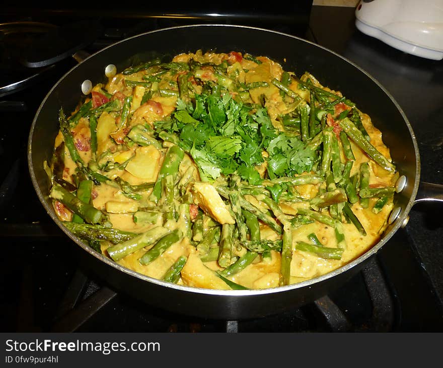 Food, Frying pan, Tableware, Recipe, Leaf vegetable, Stir frying