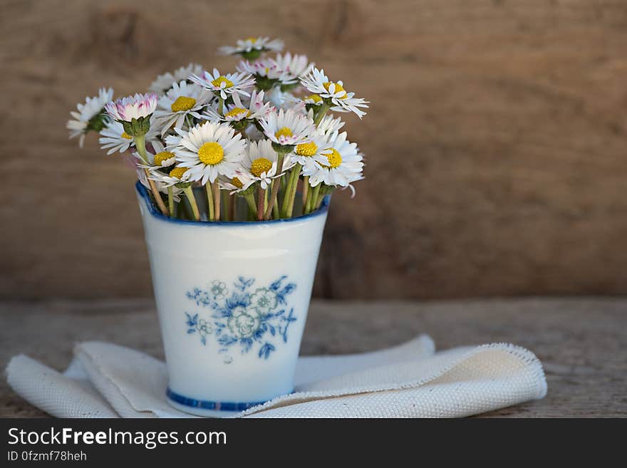 A vase with white daisies. A vase with white daisies.