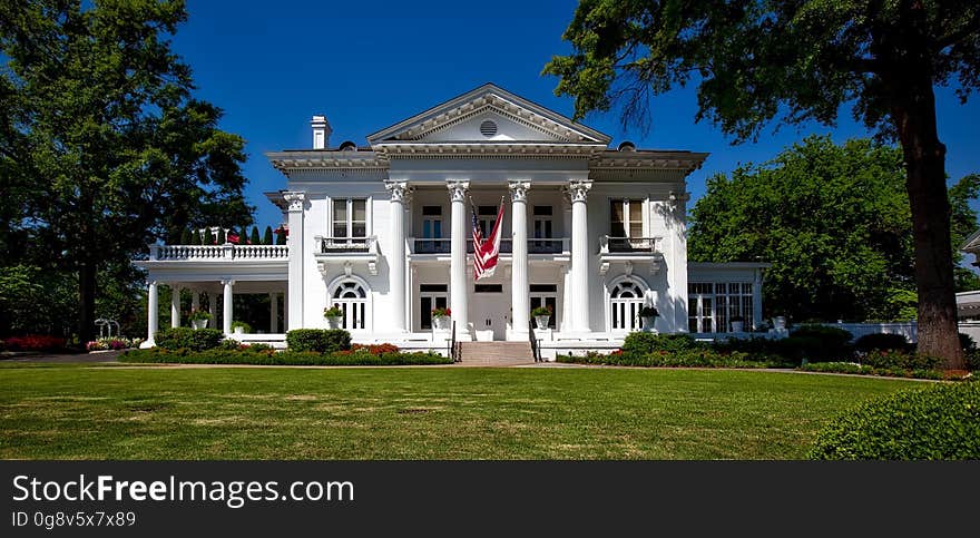 The Alabama Governor's Mansion, the official residence of the Governor of Alabama in Montgomery, Alabama. The Alabama Governor's Mansion, the official residence of the Governor of Alabama in Montgomery, Alabama.