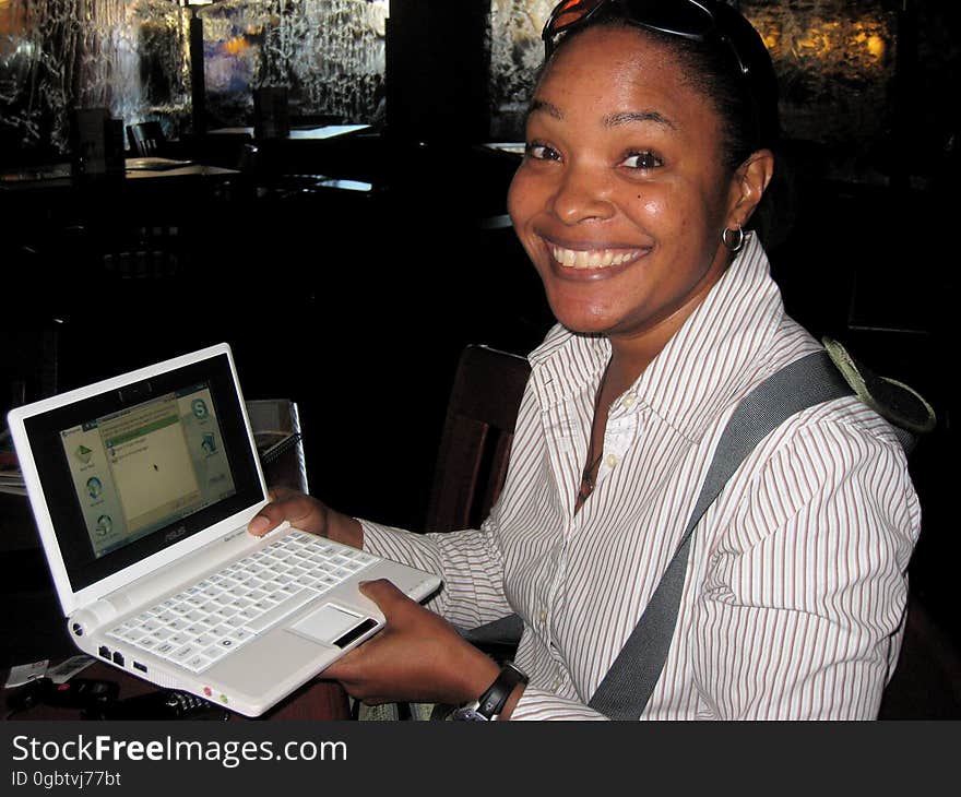 Friend and colleague Dr Coop shows her love for her new Asus, a $400 Linux powered teeny tiny laptop. My first thought- its an iBook mini-me! But its all Linux, allt he time, and has apps that will do anything you need a laptop to do. And it will not be crunched by an airplane sudden lean backer. She, like many others in Arizona &#x28;ahem&#x29; would have bought an iPhone if not for the AT&amp;T lockin- despite their glitz ads, their coverage in this state, even the Phoenix metro area... in a word... sucks. Up on the Mogollon Rim, the connectivity is worse to none. This was at a meetup of the Cyber Salon, a monthly get together started by my former colleagues at Maricopa. This was thie first one my cranky schedule allowed since August! I hope to make it to more, stay longer, etc. She sure looks happy, eh?. Friend and colleague Dr Coop shows her love for her new Asus, a $400 Linux powered teeny tiny laptop. My first thought- its an iBook mini-me! But its all Linux, allt he time, and has apps that will do anything you need a laptop to do. And it will not be crunched by an airplane sudden lean backer. She, like many others in Arizona &#x28;ahem&#x29; would have bought an iPhone if not for the AT&amp;T lockin- despite their glitz ads, their coverage in this state, even the Phoenix metro area... in a word... sucks. Up on the Mogollon Rim, the connectivity is worse to none. This was at a meetup of the Cyber Salon, a monthly get together started by my former colleagues at Maricopa. This was thie first one my cranky schedule allowed since August! I hope to make it to more, stay longer, etc. She sure looks happy, eh?