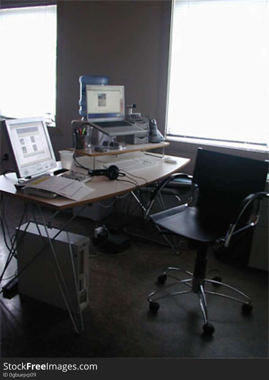 Here&#x27;s my workspace at the Twinsparc office. Here&#x27;s my workspace at the Twinsparc office.