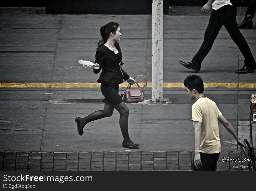 Again, the urban sadness. Taken in Sony Style, TaiKoo Hui using the SLT A77 and a 500mm super-tele lens. Post done by Aperture. Again, the urban sadness. Taken in Sony Style, TaiKoo Hui using the SLT A77 and a 500mm super-tele lens. Post done by Aperture.