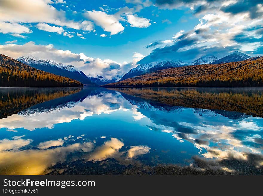 The beautiful lake McDonald in Montana.