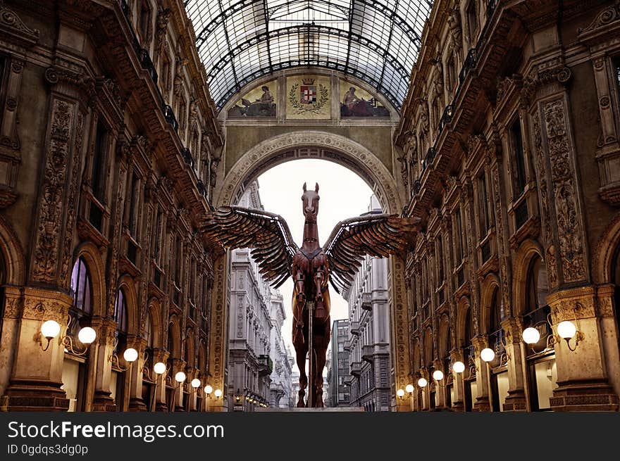 The Milano's Galleria Vittorio Emanuele II and the sculpture of Pegasus inside it.