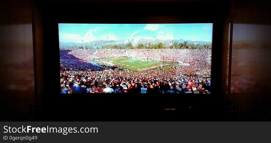 rose bowl tv reflection