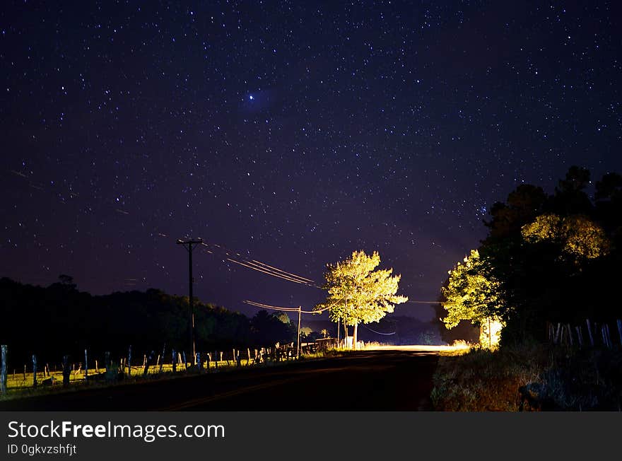 Noche de estrellas, arboles y potreros en Valle Hermoso, Misiones. Noche de estrellas, arboles y potreros en Valle Hermoso, Misiones.