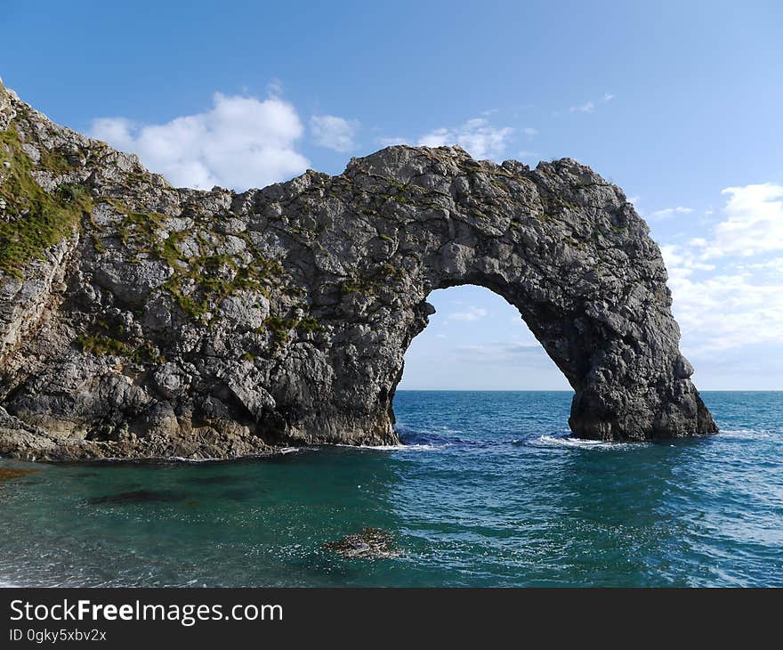 The Durdle Door, a natural limestone arch on the Jurassic Coast in Dorset, England.