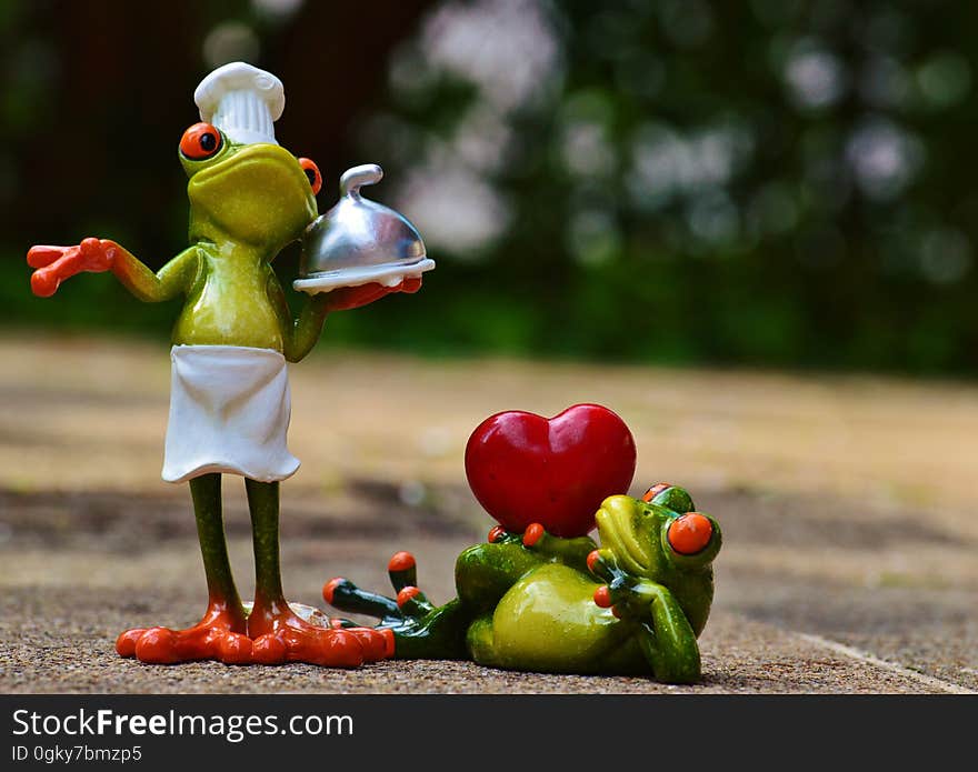 Frog in Chef Suit Figurine