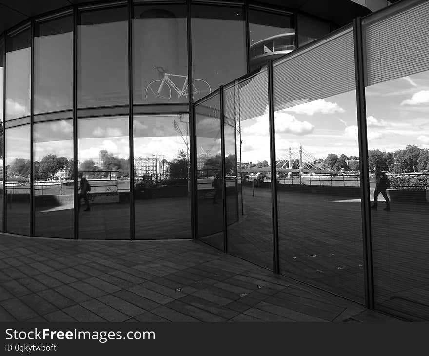 A mirrored building reflects the outdoors.