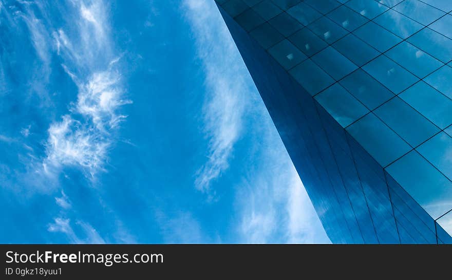 A city skyscraper against the blue skies.