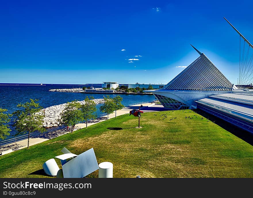 Milwaukee Art Museum and the Quadracci Pavilion designed by Santiago Calatrava in Milwaukee, Wisconsin.