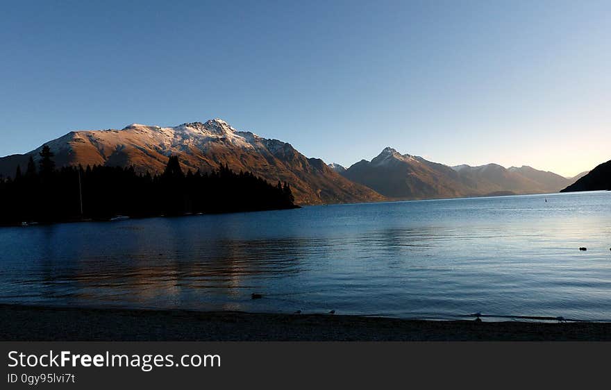 Lake Wakatipu is an inland lake in the South Island of New Zealand. It is in the southwest corner of the Otago Region, near its boundary with Southland. Lake Wakatipu comes from the original Māori word Whakatipu wai-māori. Lake Wakatipu is an inland lake in the South Island of New Zealand. It is in the southwest corner of the Otago Region, near its boundary with Southland. Lake Wakatipu comes from the original Māori word Whakatipu wai-māori