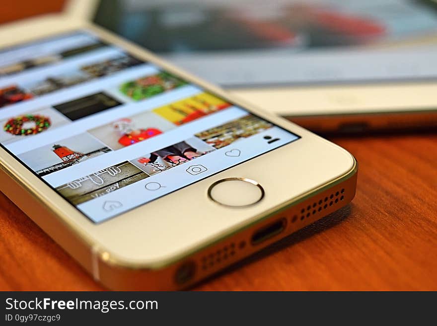 Silver Iphone 5s Showing Instagram