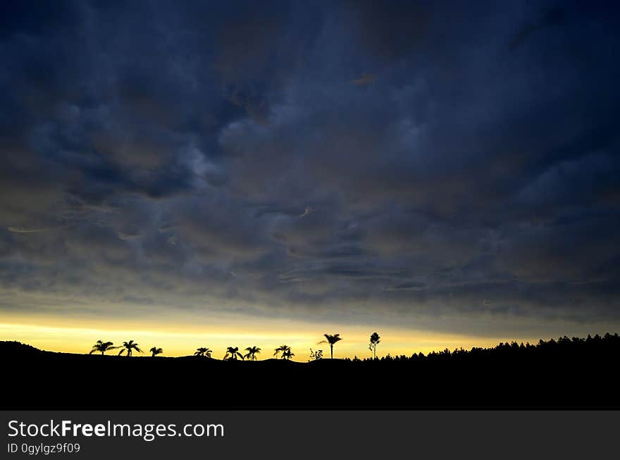 Cloud, Sky, Atmosphere, Afterglow, Natural landscape, Cumulus